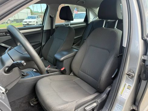 Used 2014 Volkswagen Passat 2.5 S FWD image 8