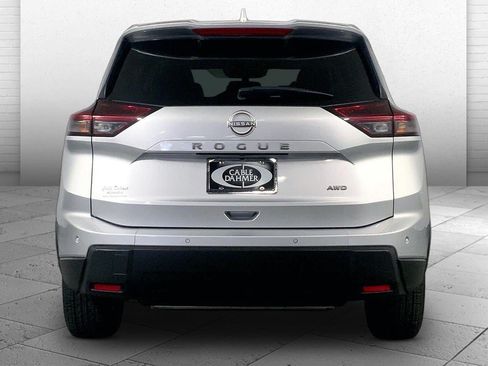 Used 2025 Nissan Rogue SV AWD/4WD image 3