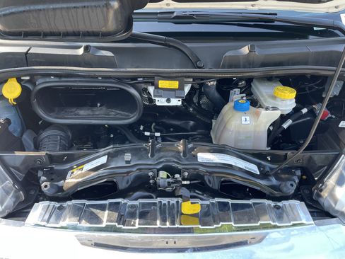 Used 2025 RAM ProMaster 2500 w/ U-Haul Equipment Group FWD image 32