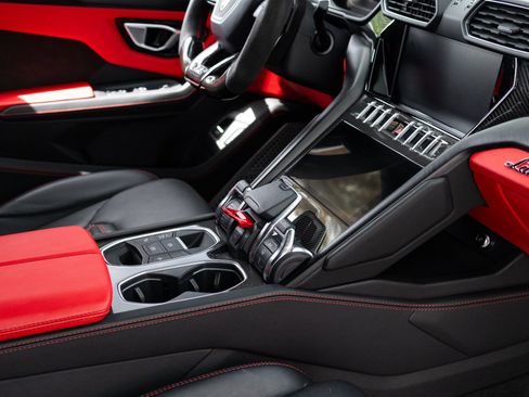 Used 2022 Lamborghini Urus image 52