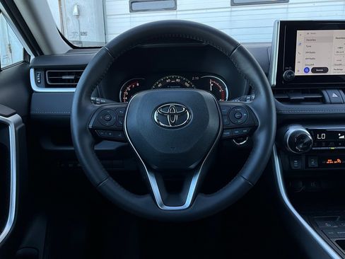 Used 2025 Toyota RAV4 XLE image 33