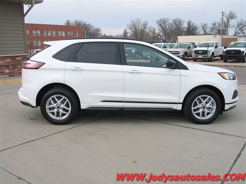 Used 2024 Ford Edge SE w/ Black Appearance Package AWD/4WD image 28