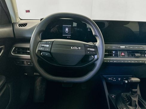 Used 2025 Kia K4 LXS image 18