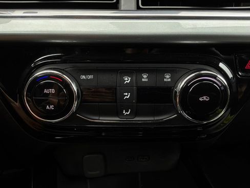Used 2025 Chevrolet Trax LT FWD image 23