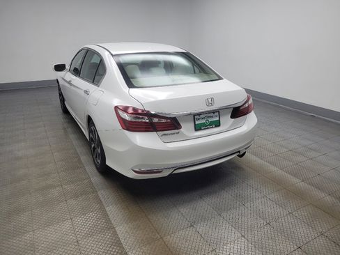 Used 2017 Honda Accord SE image 5