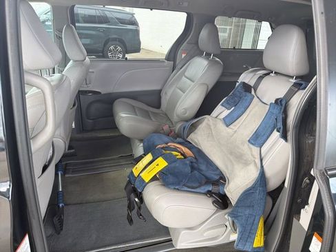 Used 2017 Toyota Sienna XLE w/ XLE Navigation Package image 10