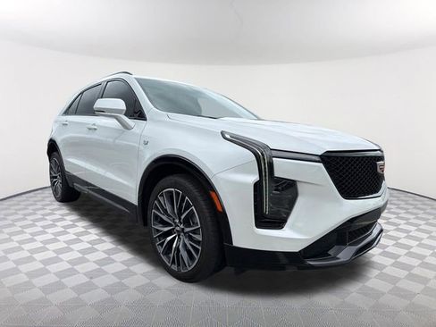 Used 2024 Cadillac XT4 Sport FWD image 3