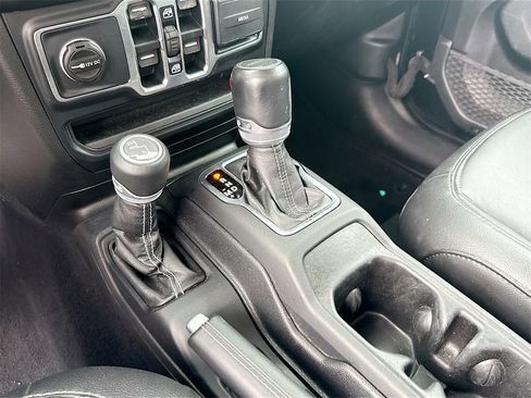 Used 2021 Jeep Gladiator Overland w/ Popular Equipment Package image 17