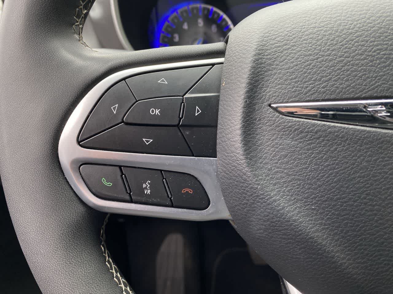 Used 2025 Chrysler Pacifica Select FWD image 19