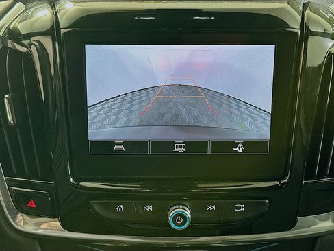 Used 2023 Chevrolet Traverse LT image 23