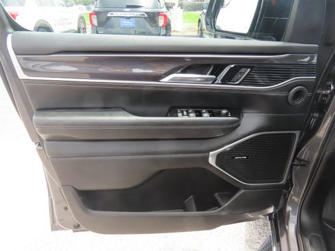 Used 2024 Jeep Wagoneer 4WD w/ Premium Group I image 26