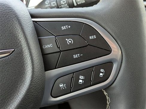 Used 2024 Chrysler Pacifica Touring-L image 24