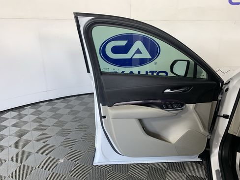 Used 2021 Cadillac XT4 Luxury w/ Cold Weather Package FWD image 13