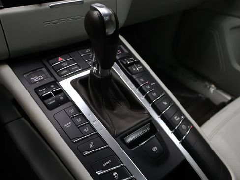 Used 2016 Porsche Macan S w/ Infotainment Package AWD/4WD image 30