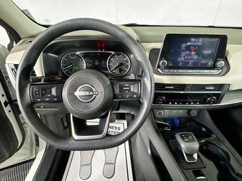 Used 2023 Nissan Rogue SV image 10