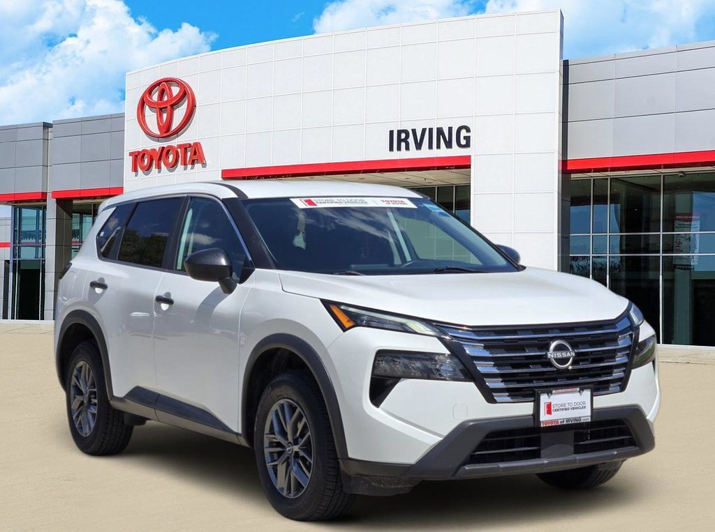 Used 2024 Nissan Rogue S FWD image 2