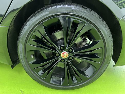 Used 2023 Jaguar XF SE RWD image 14
