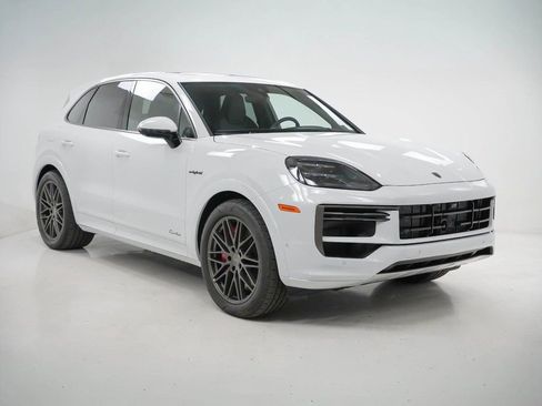 Certified 2025 Porsche Cayenne Turbo image 8
