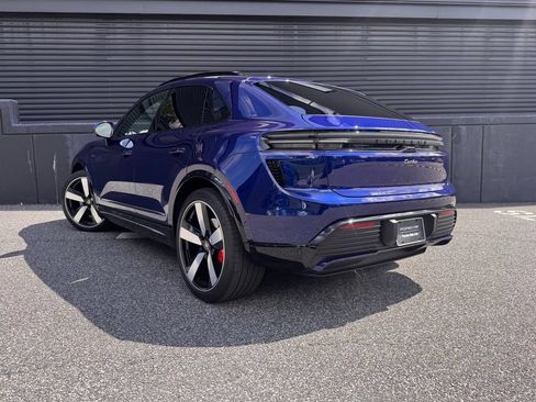 Certified 2025 Porsche Macan Turbo Electric AWD/4WD image 3