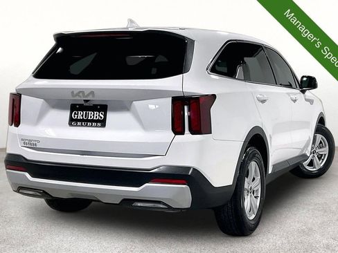 Used 2024 Kia Sorento LX FWD image 2