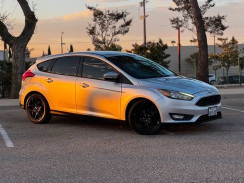 Used 2016 Ford Focus SE w/ Equipment Group 201A FWD image 3