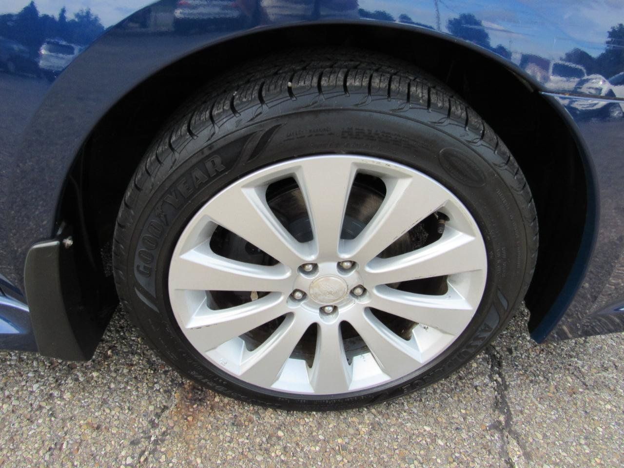 Used 2010 Subaru Legacy 2.5i Limited AWD/4WD image 9