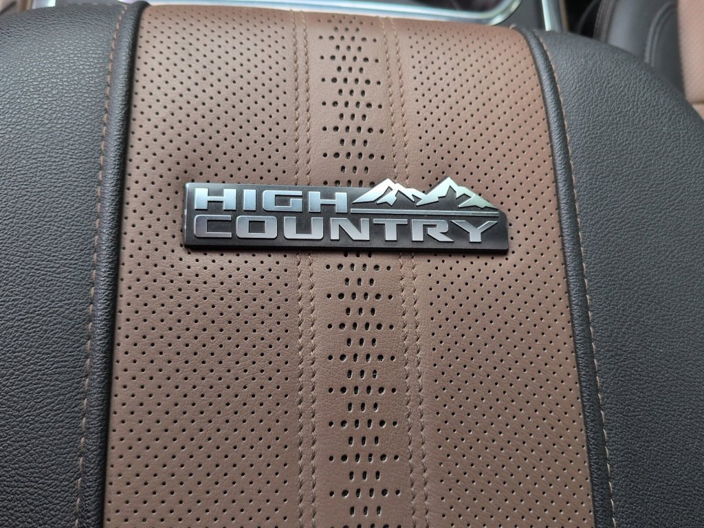 Used 2024 Chevrolet Silverado 2500 High Country w/ High Country Premium Package AWD/4WD image 23
