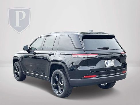 New 2025 Jeep Grand Cherokee Altitude image 6
