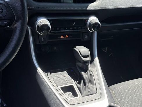 Used 2025 Toyota RAV4 XLE AWD/4WD image 21