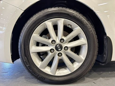 Used 2017 Kia Forte S FWD image 40