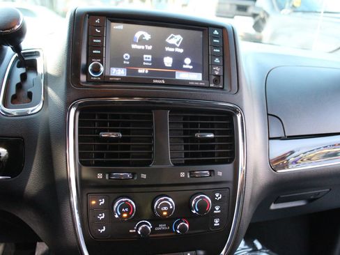Used 2019 Dodge Grand Caravan SE FWD image 20