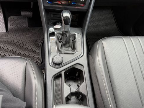 Used 2022 Volkswagen Tiguan SE AWD/4WD image 21
