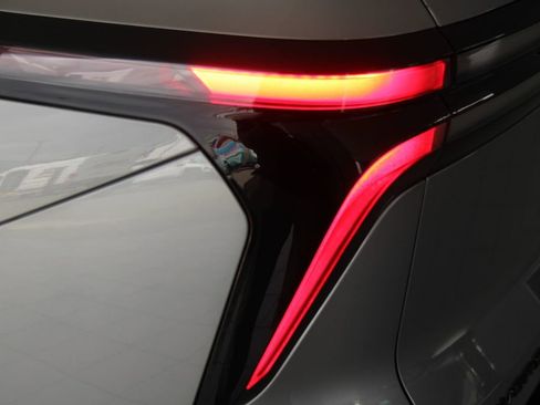 Certified 2024 Chevrolet Traverse RS image 34