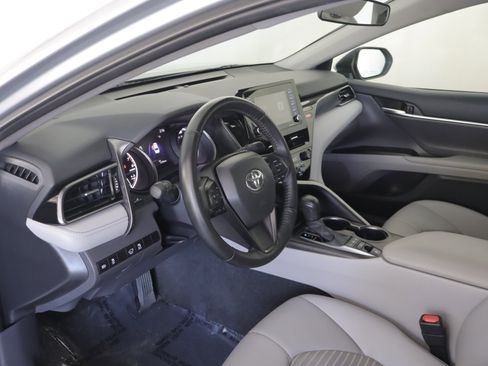 Used 2023 Toyota Camry SE AWD/4WD image 9