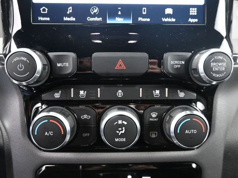 Used 2024 RAM 1500 Laramie AWD/4WD image 25