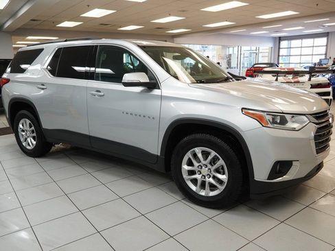 Used 2021 Chevrolet Traverse LT image 13