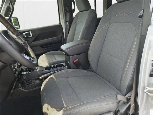 Used 2024 Jeep Wrangler Sahara image 17