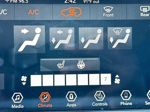 Used 2021 Jeep Cherokee Latitude Plus image 23