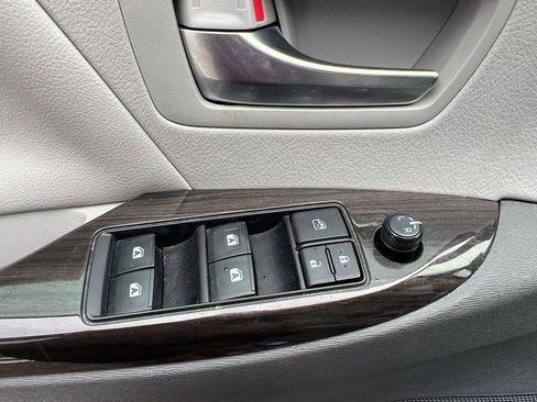 Used 2020 Toyota Sienna XLE Premium image 20