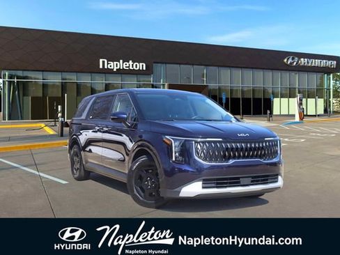 Used 2025 Kia Carnival image 1