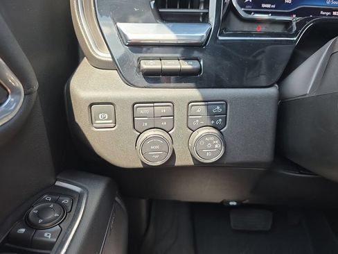 Used 2025 Chevrolet Silverado 1500 High Country AWD/4WD image 24