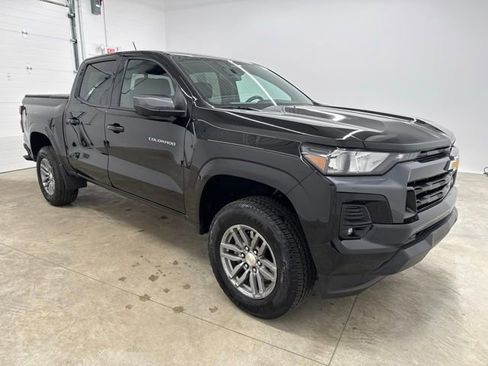 Used 2024 Chevrolet Colorado LT w/ LT Convenience Package RWD image 3
