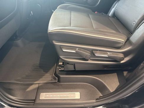 Certified 2023 Cadillac Escalade Premium Luxury w/ Performance Package AWD/4WD image 29