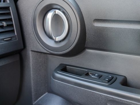 Used 2011 Dodge Nitro Heat RWD image 21