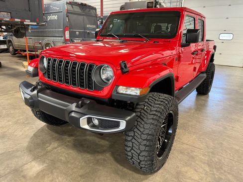 Used 2025 Jeep Gladiator Sport image 48