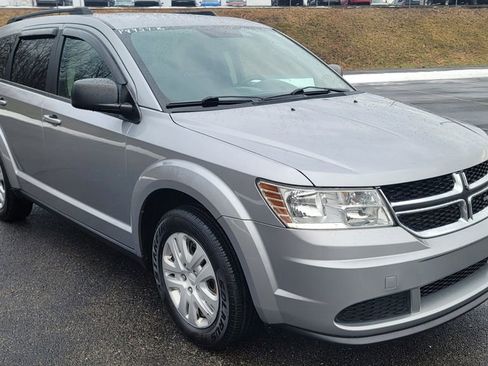 Used 2016 Dodge Journey SE w/ Flexible Seating Group image 2