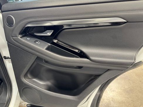 Used 2020 Land Rover Range Rover Evoque SE image 8