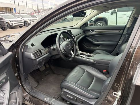 Used 2018 Honda Accord Touring image 8