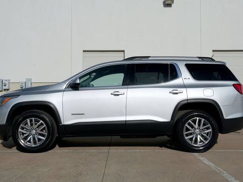 Used 2017 GMC Acadia SLE FWD image 16