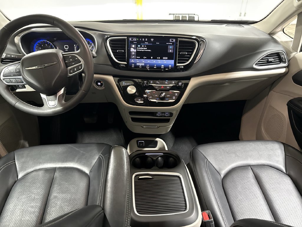 Used 2024 Chrysler Pacifica Touring-L FWD image 10